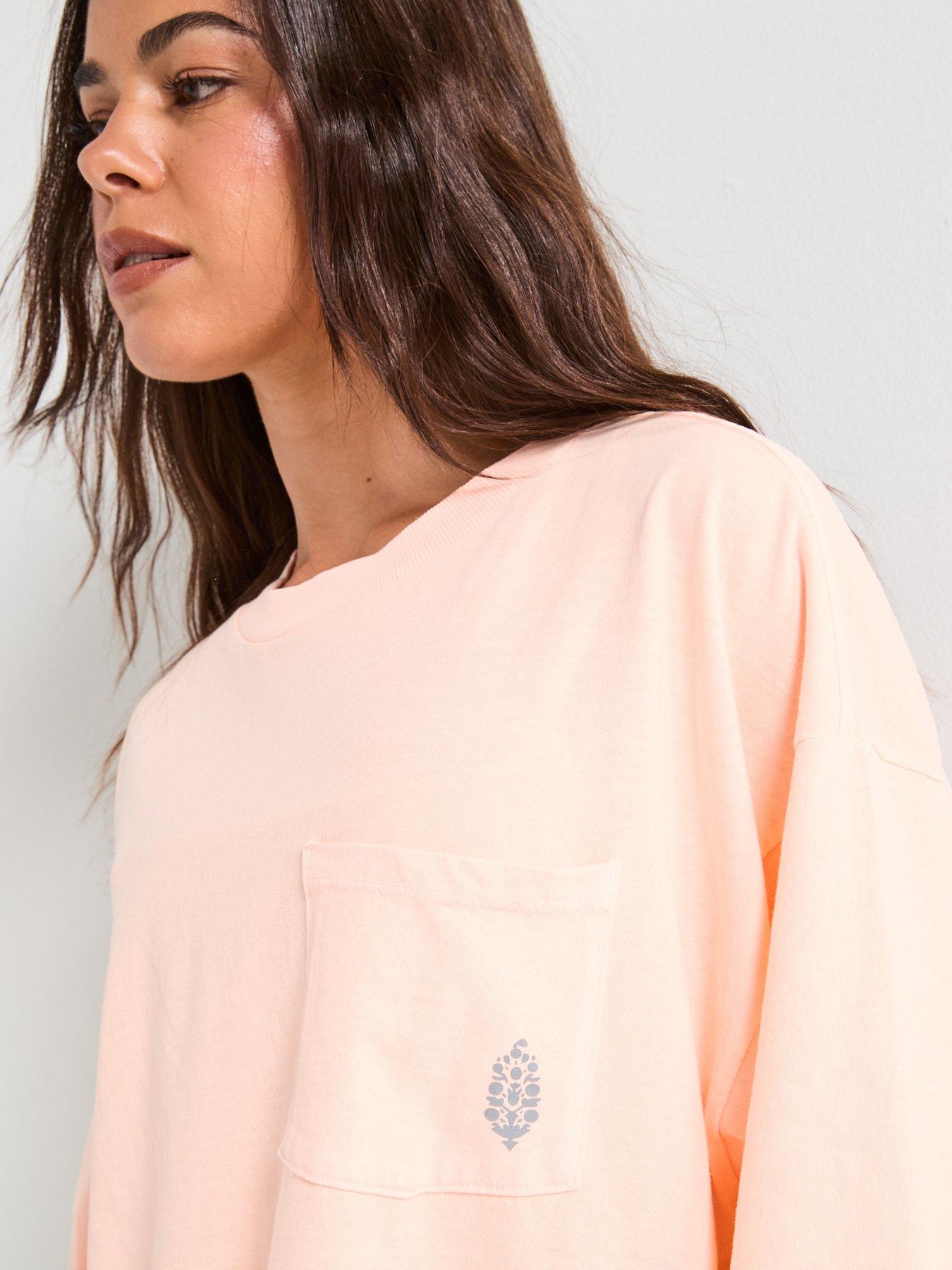 fp-movement-womens-training-logo-tackle-tee-pinkoutfit