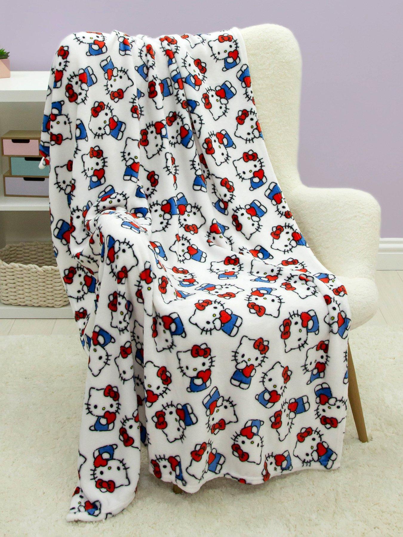 hello-kitty-hello-kitty-heartheld-rotary-fleece-blanket