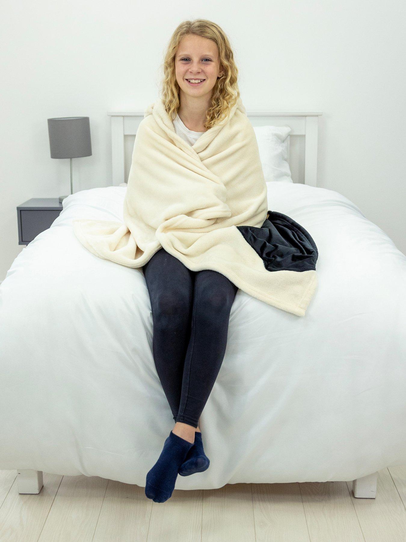 Image 3 of 7 of Squishmallows Squishmallows Camcat 3D Hooded Fleece Blanket