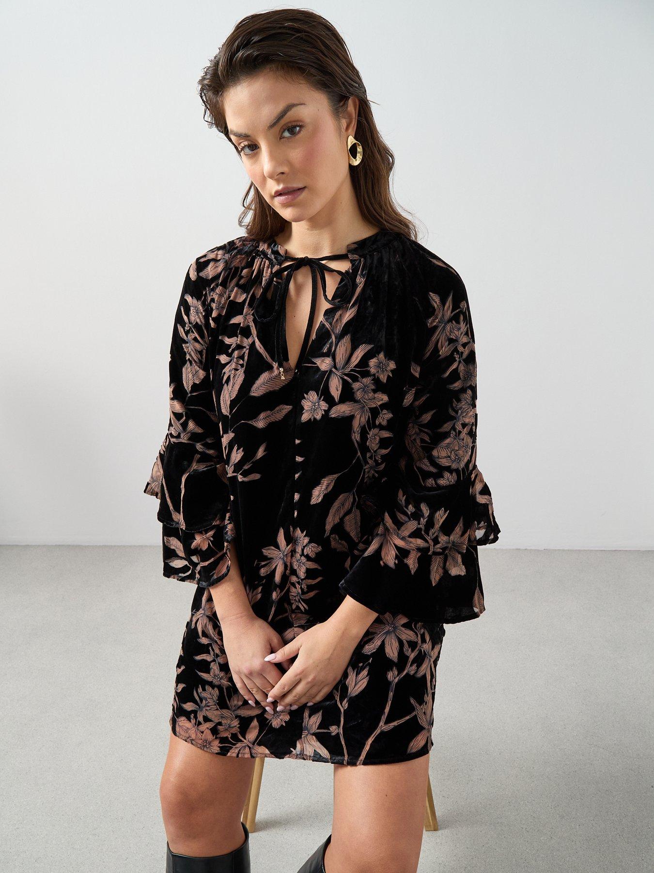 Image 6 of 6 of The Very Collection Curve Curve Devore Ruffle Sleeve Smock Dress