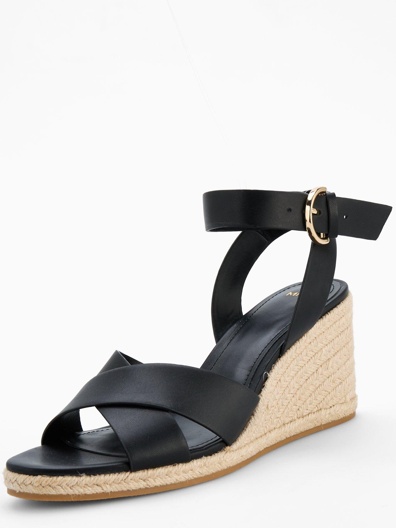 mango-wedge-sandal-with-crisscross-straps-blackdetail