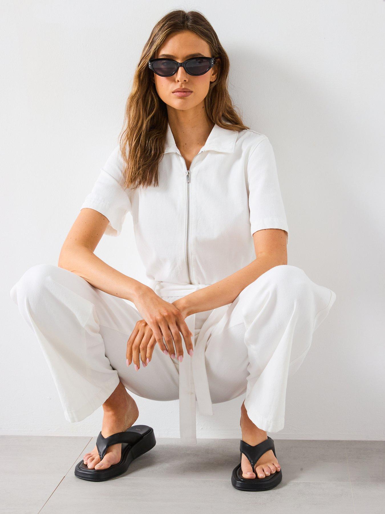 mango-denim-jumpsuit-belt-whiteoutfit
