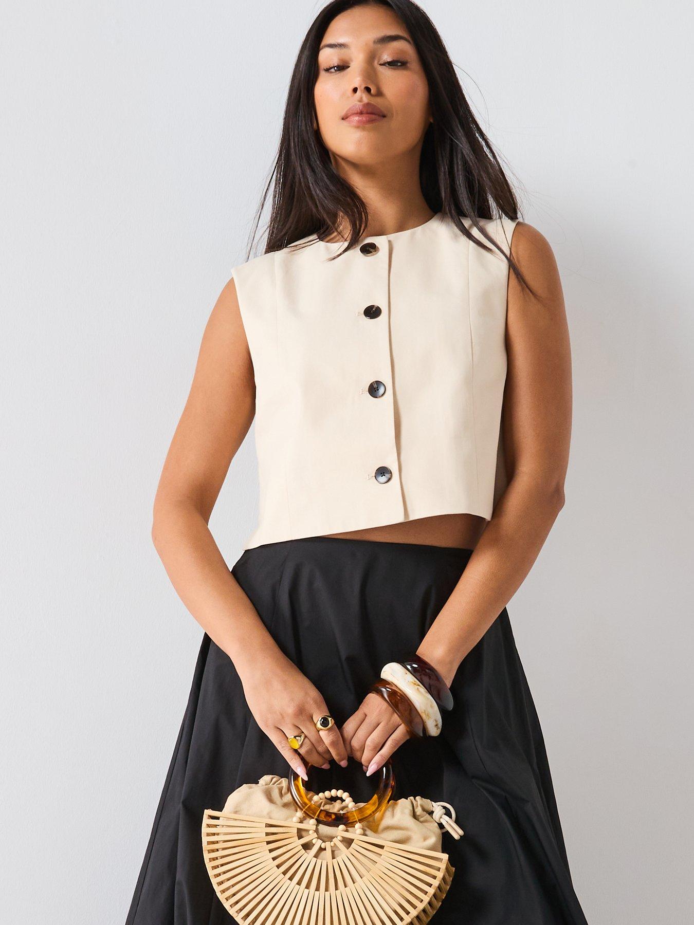 mango-cotton-crop-top-with-buttons-creamoutfit