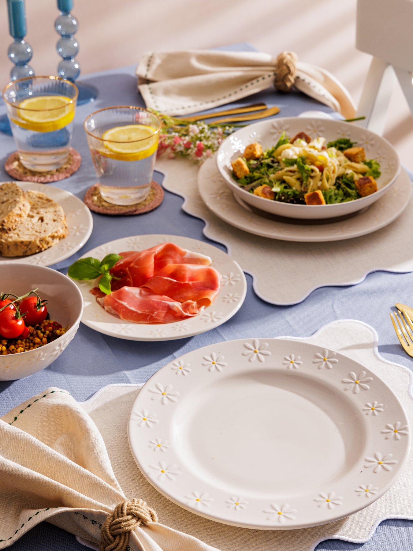 undefined Daisy Set of 4 Dinner Plates