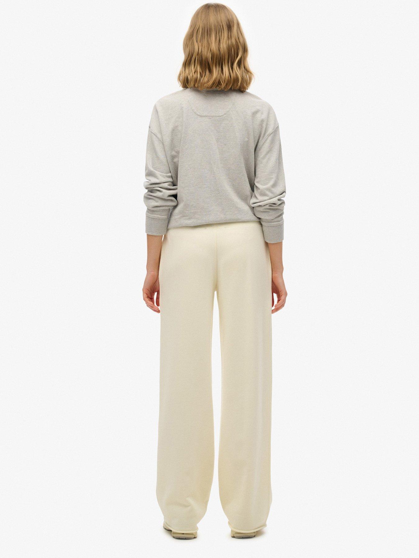 superdry-studios-joggers-whiteoutfit