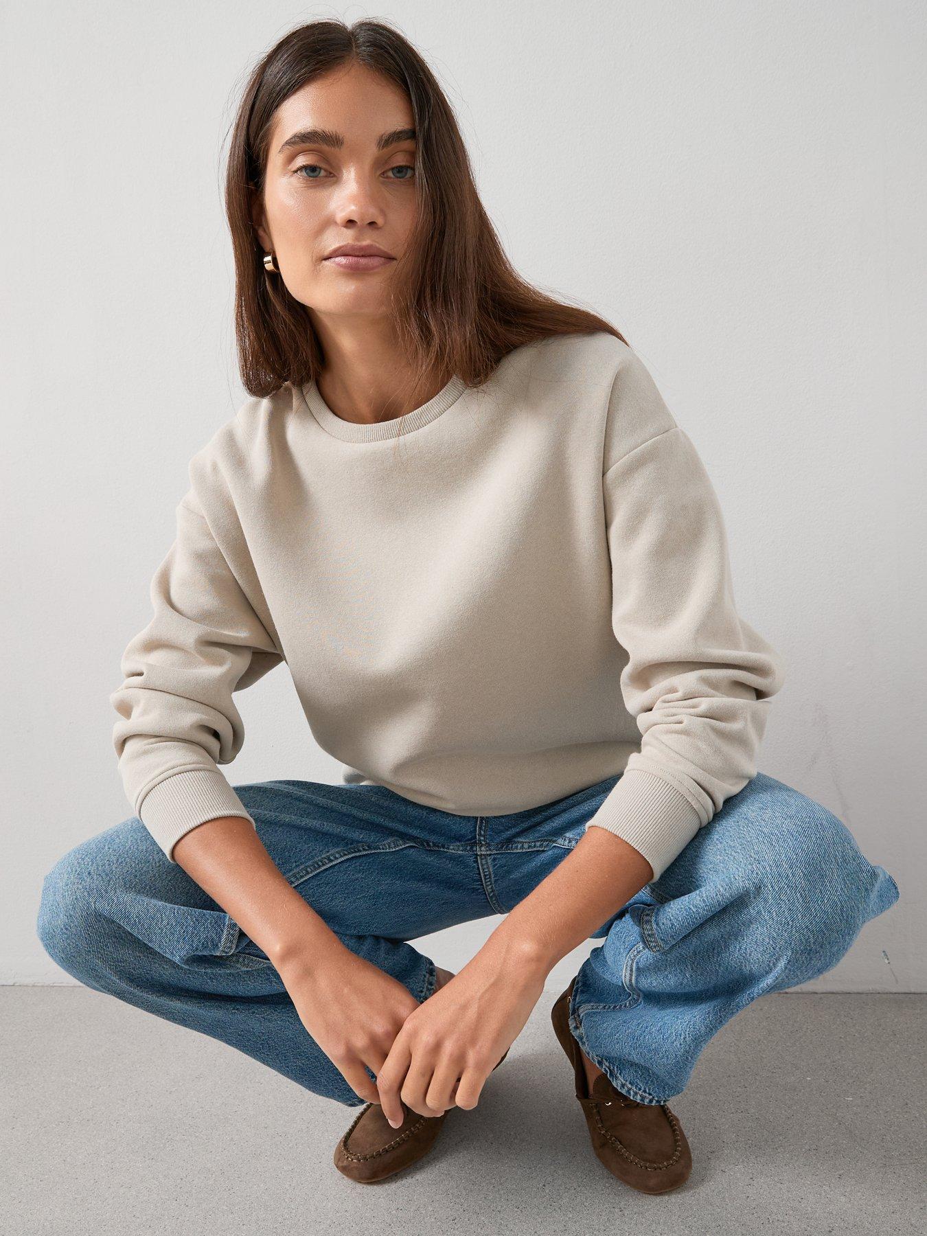 the-very-collection-crew-neck-oversized-essential-sweatshirt--taupeoutfit