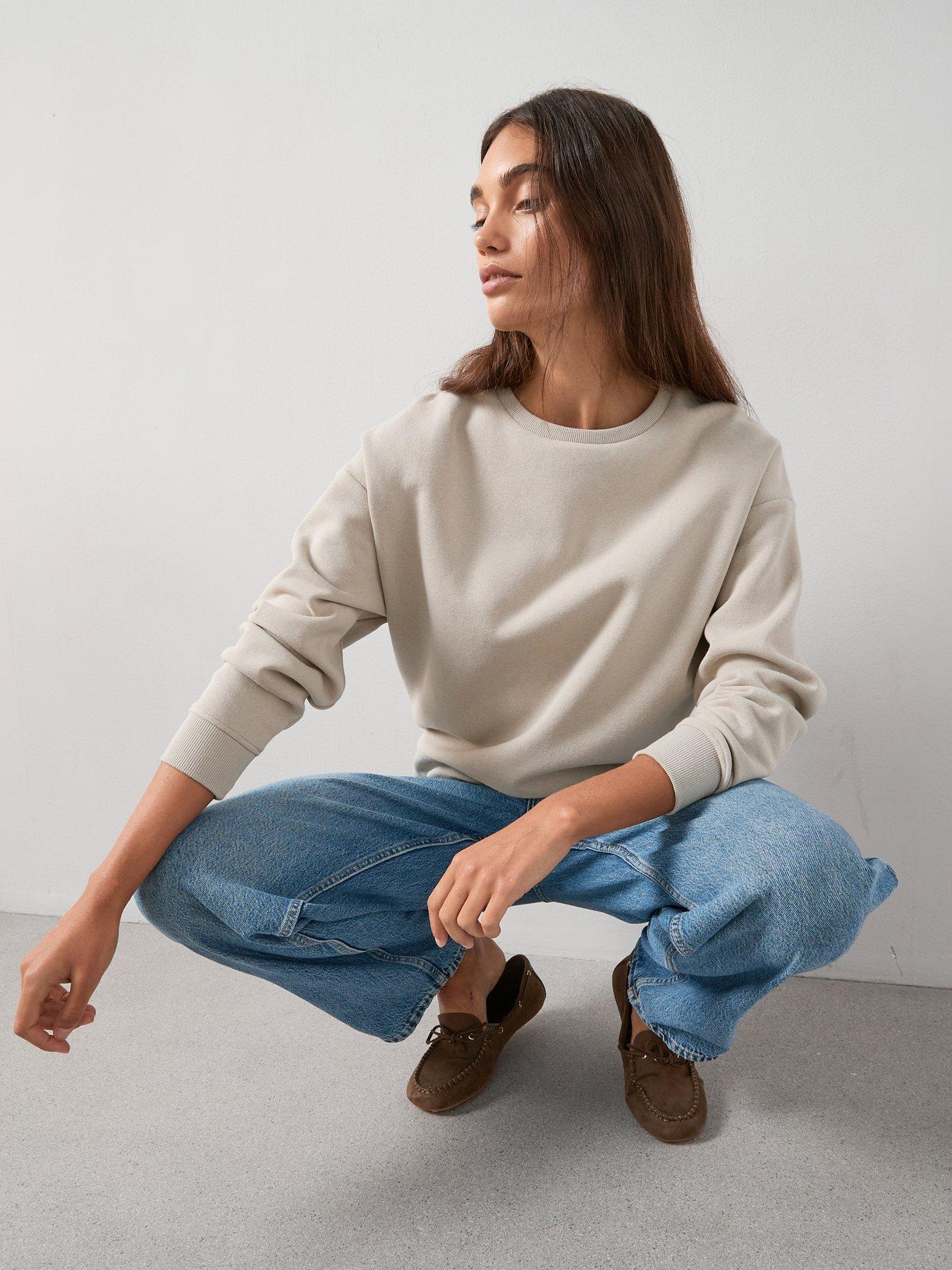 the-very-collection-crew-neck-oversized-essential-sweatshirt--taupedetail