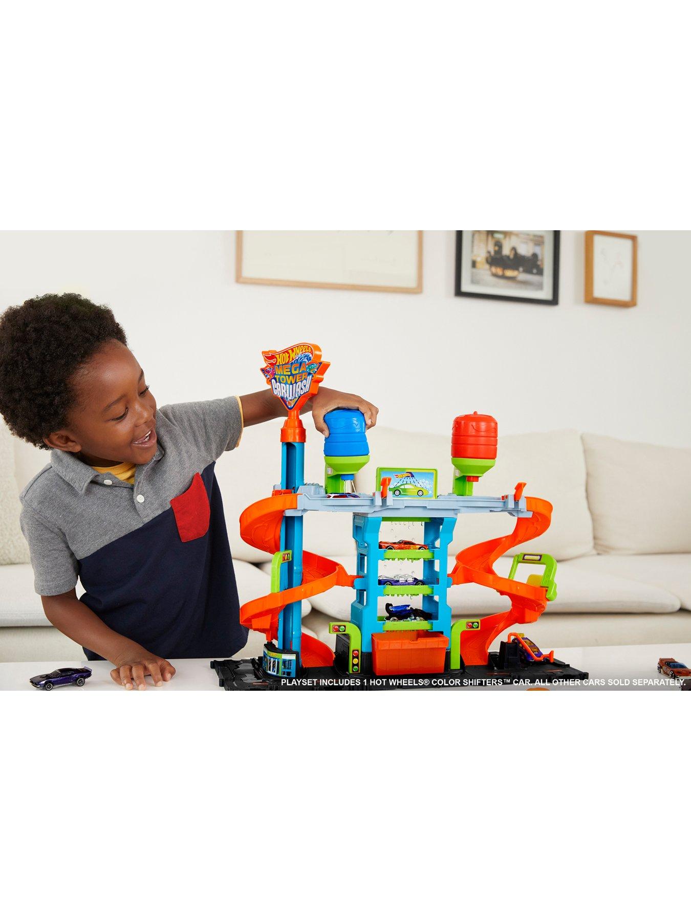 Image 2 of 7 of Hot Wheels Colour-Changing City Mega Car Wash Playset