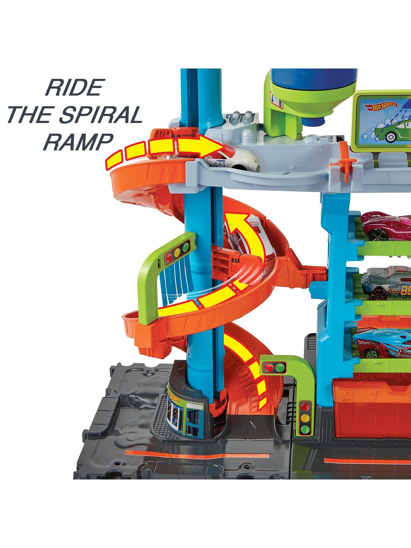 Image 4 of 7 of Hot Wheels Colour-Changing City Mega Car Wash Playset