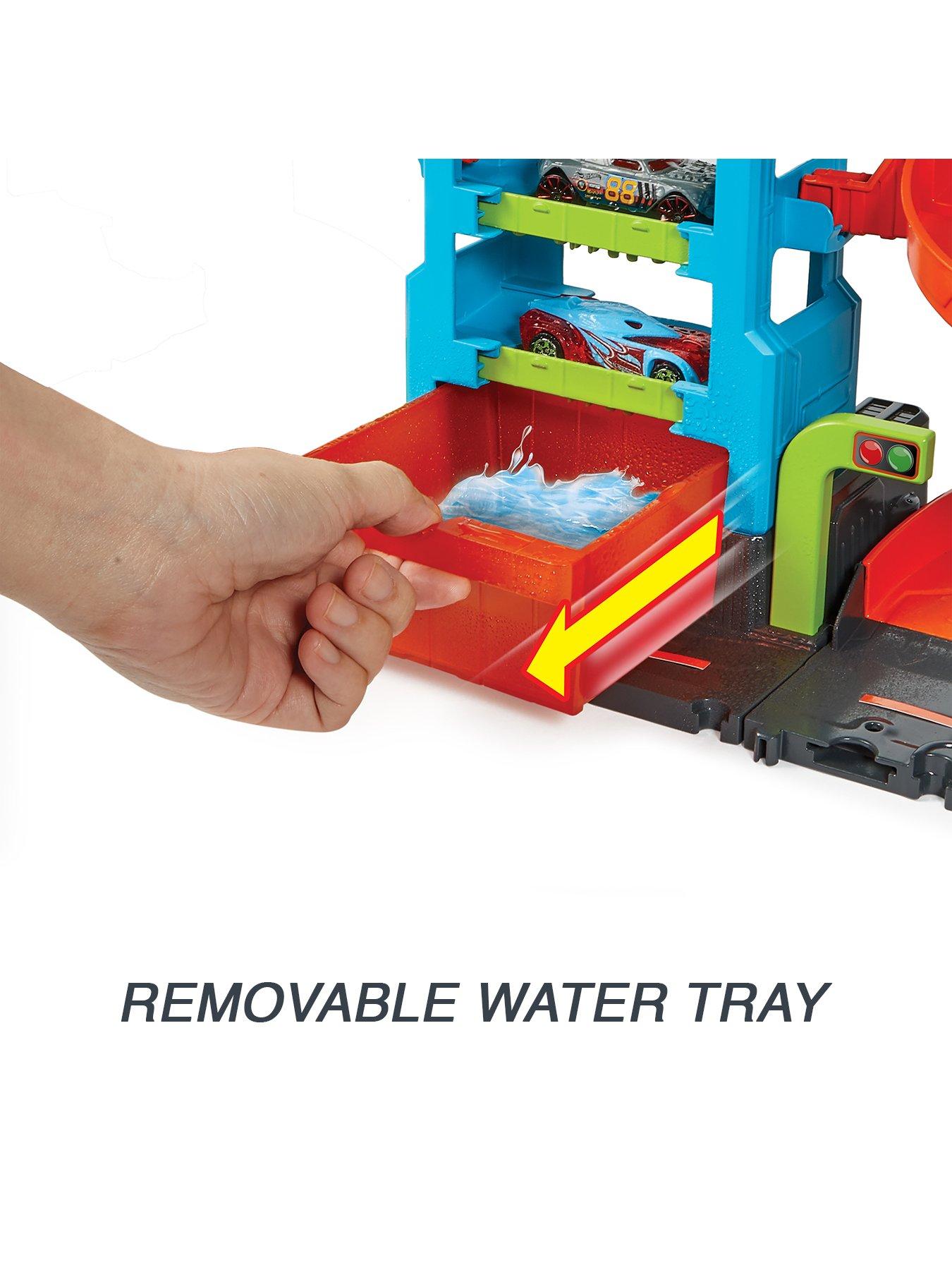 Image 6 of 7 of Hot Wheels Colour-Changing City Mega Car Wash Playset