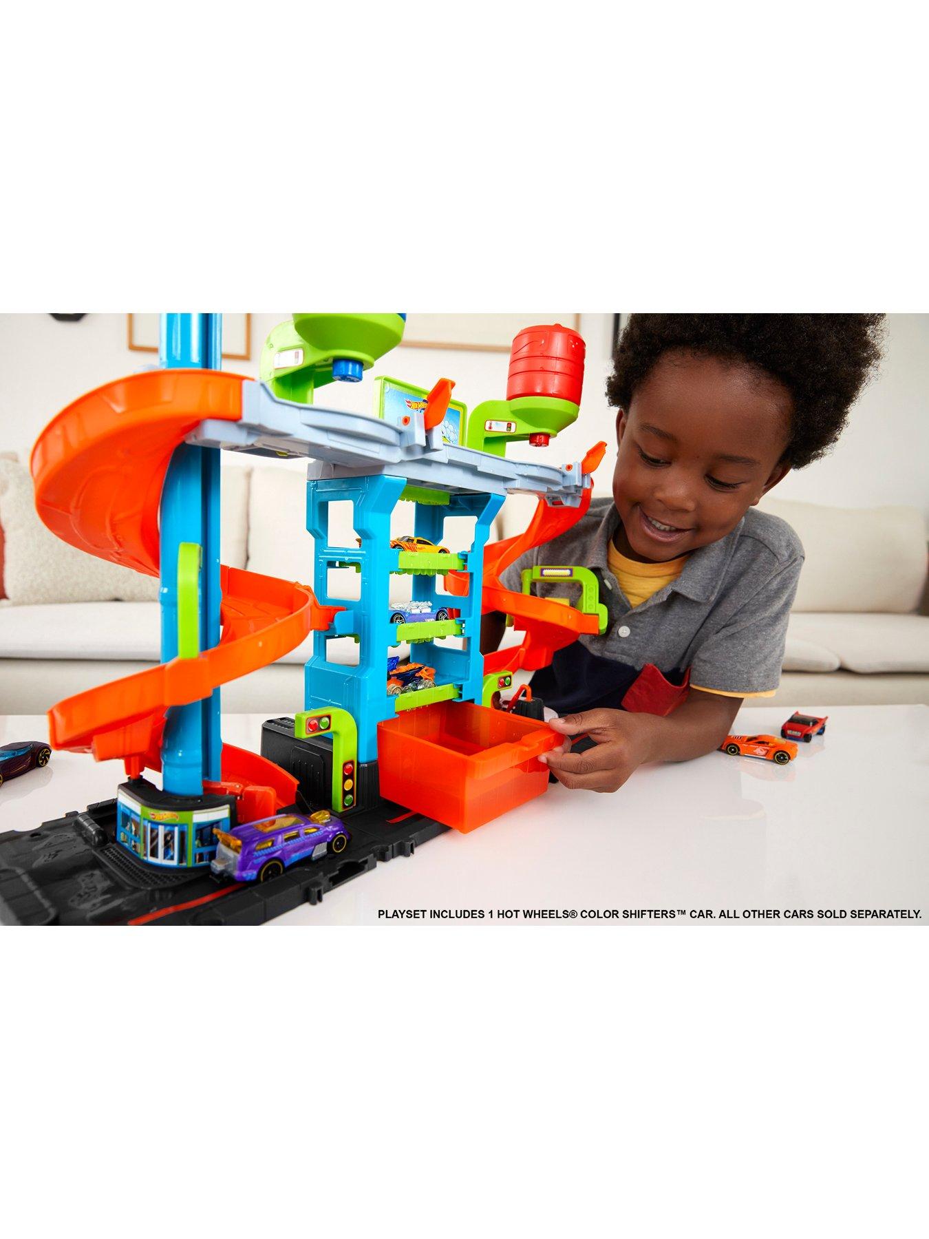 Image 7 of 7 of Hot Wheels Colour-Changing City Mega Car Wash Playset