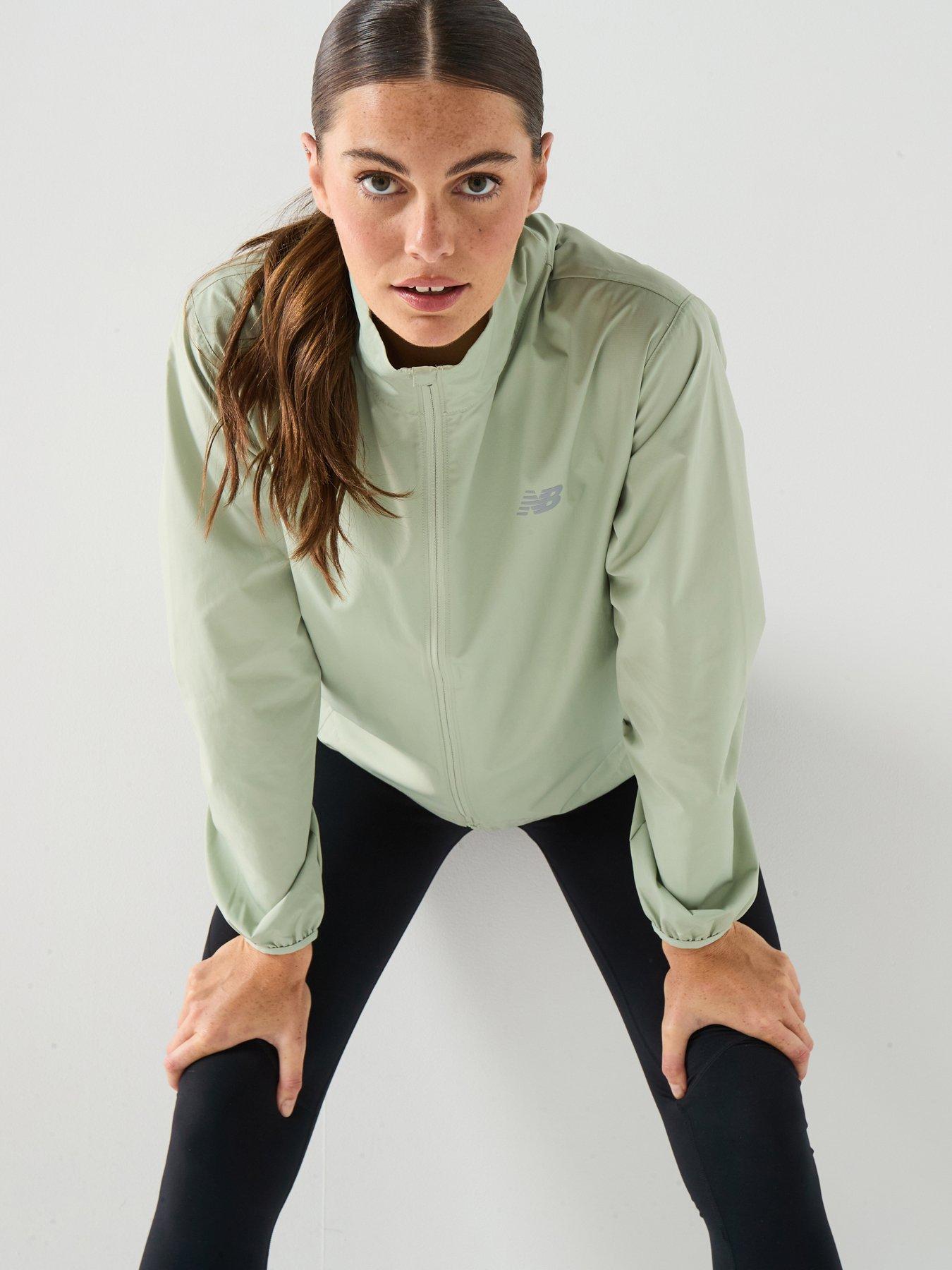 new-balance-womens-running-essential-jacket-green