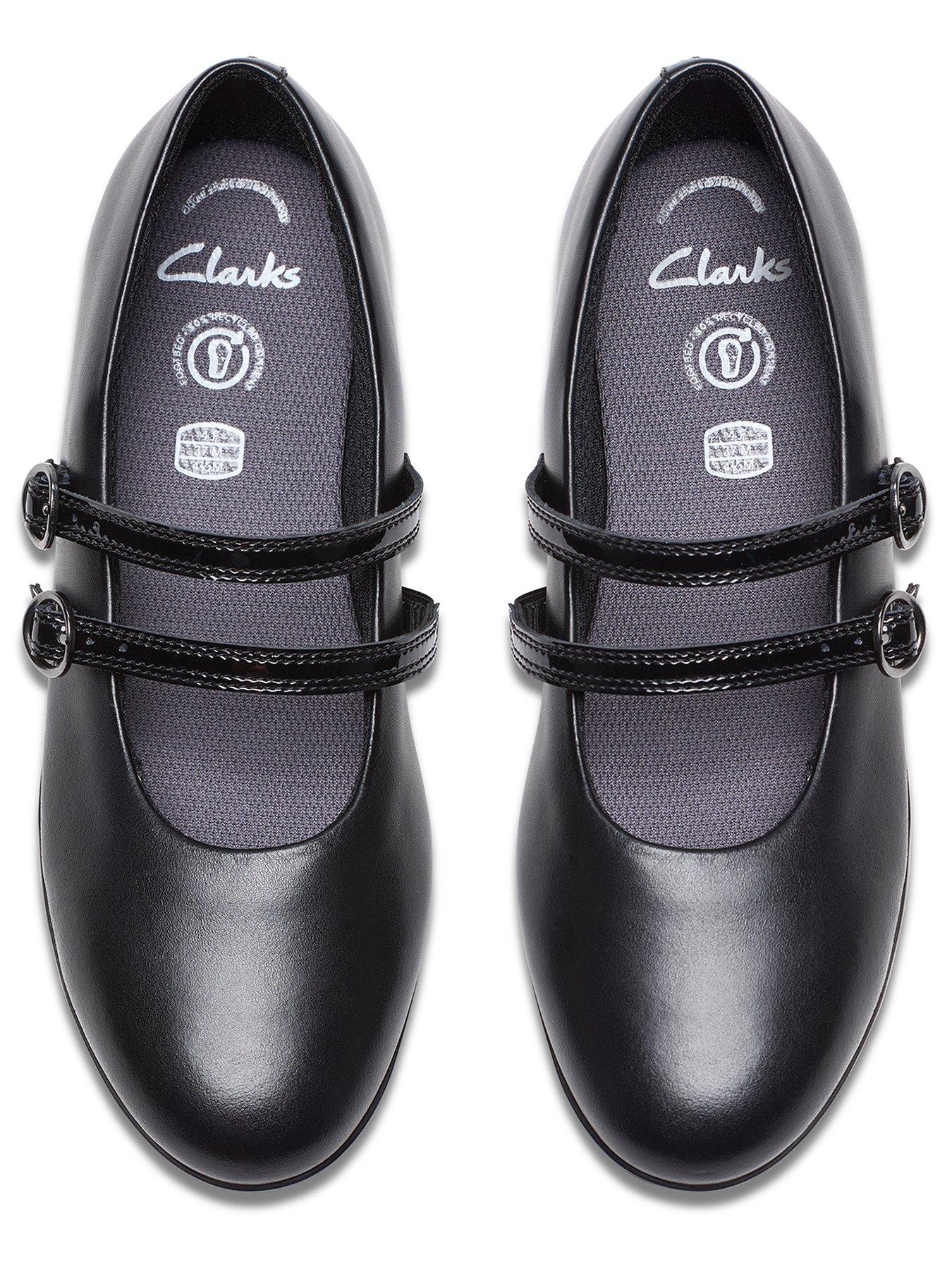 Image 4 of 6 of Clarks Finja Bar Y. Older/youth&nbsp;- Black