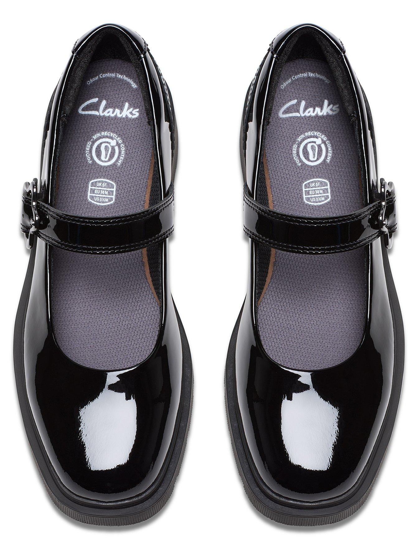 clarks-eris-jane-y-youth-blackoutfit