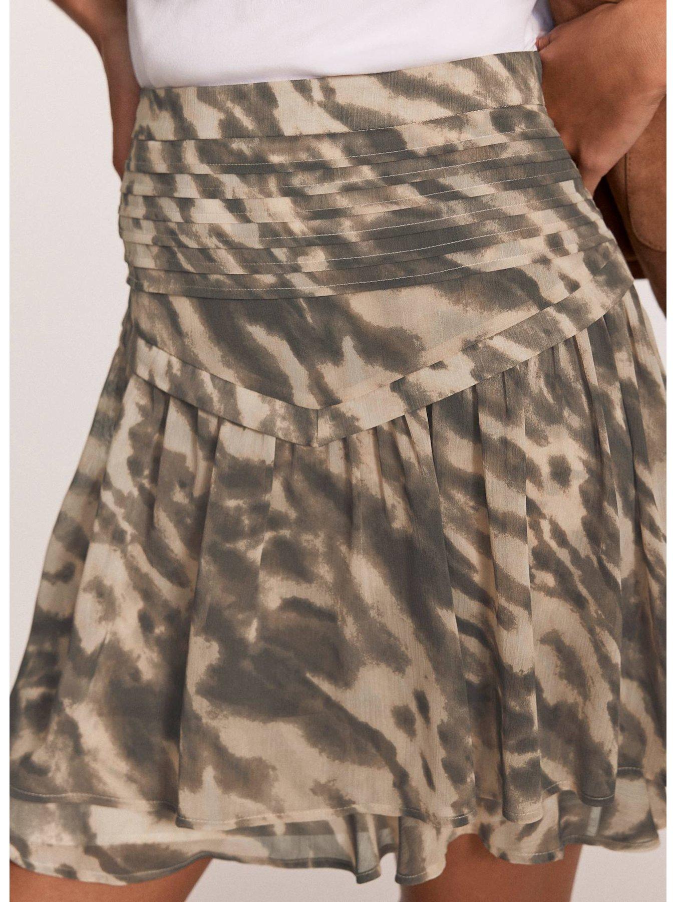 mint-velvet-neutral-animal-print-mini-skirtoutfit