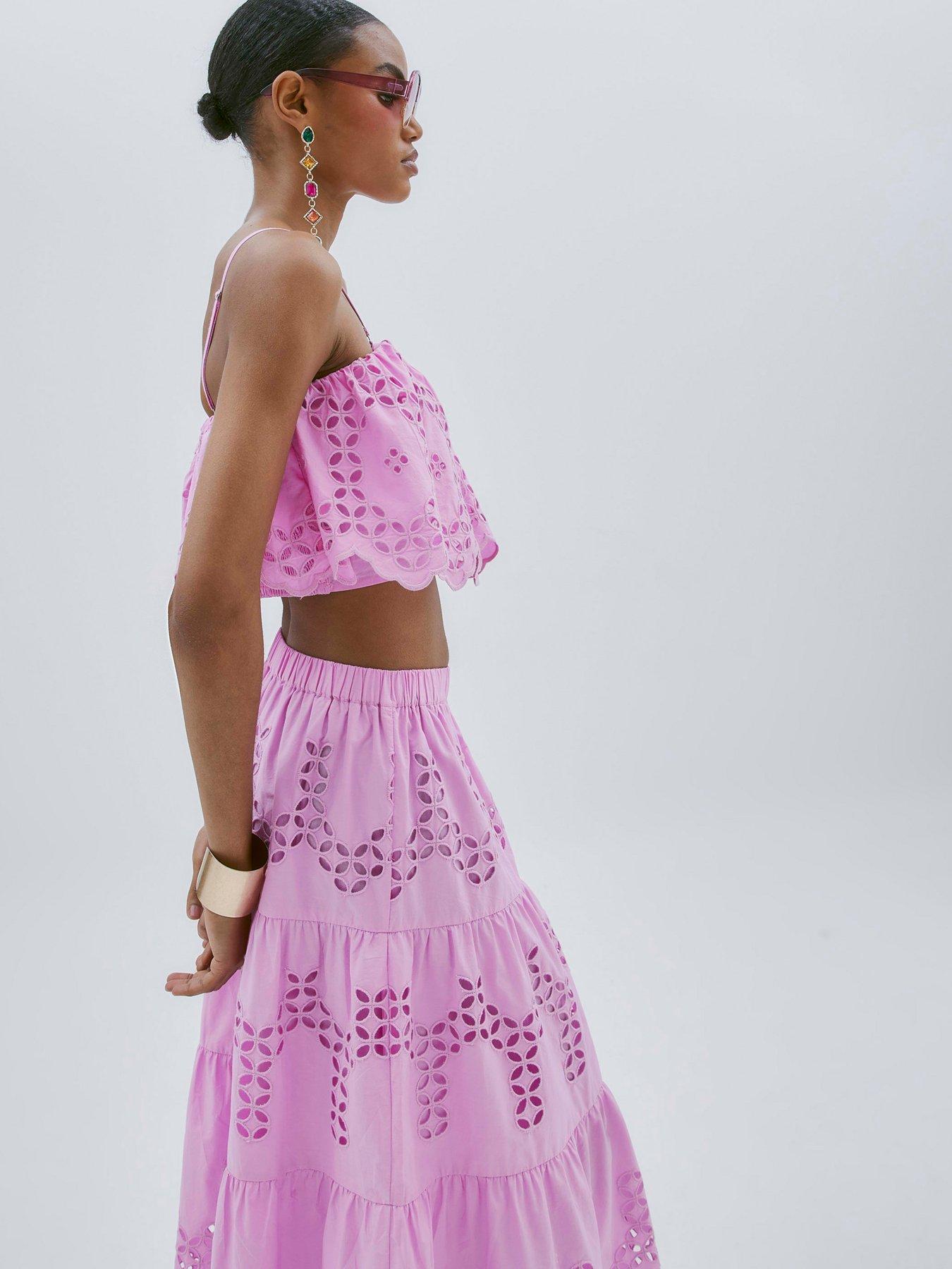river-island-cropped-broderie-cami-top-pinkoutfit