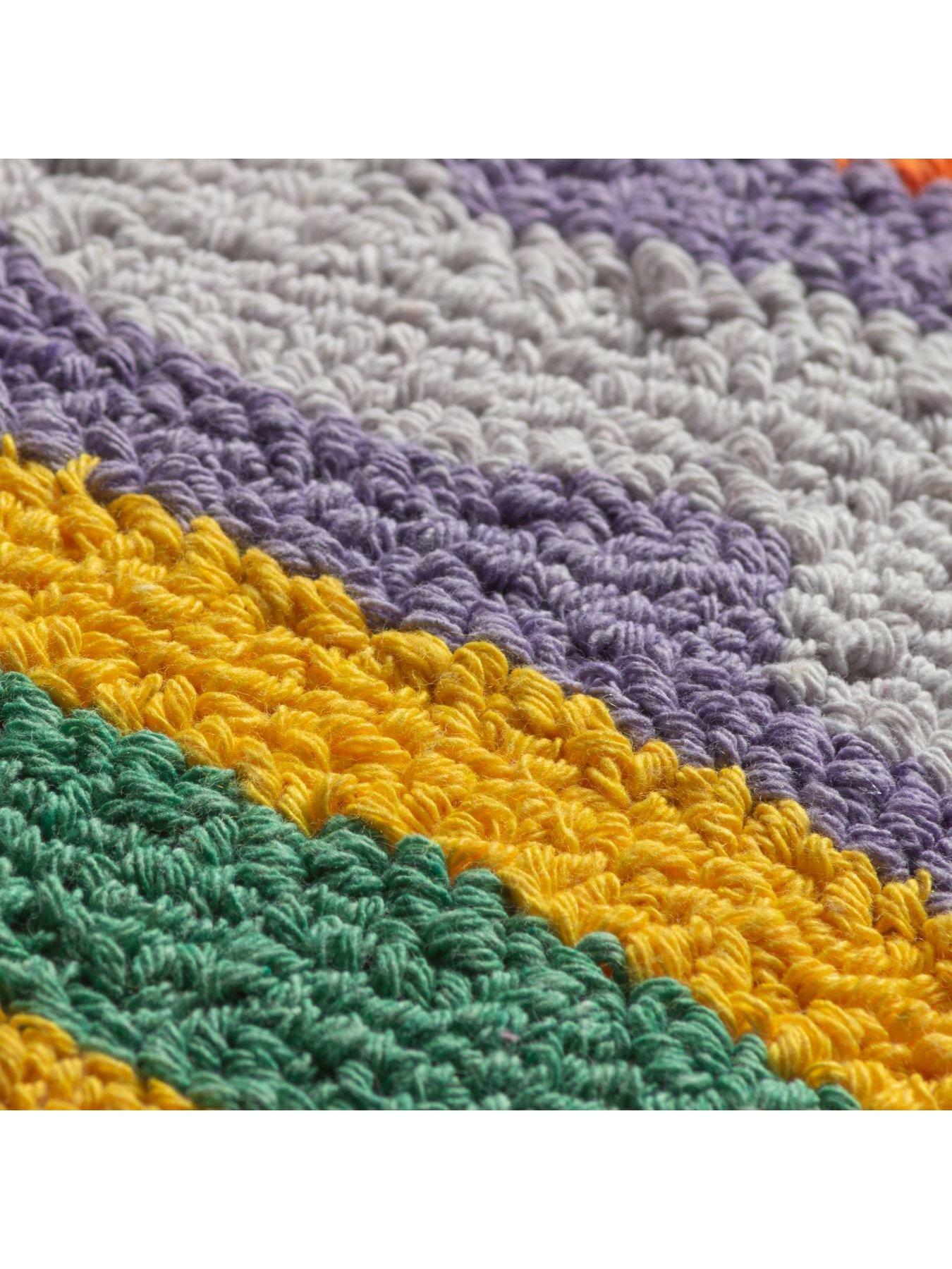 heya-home-disco-cushiondetail