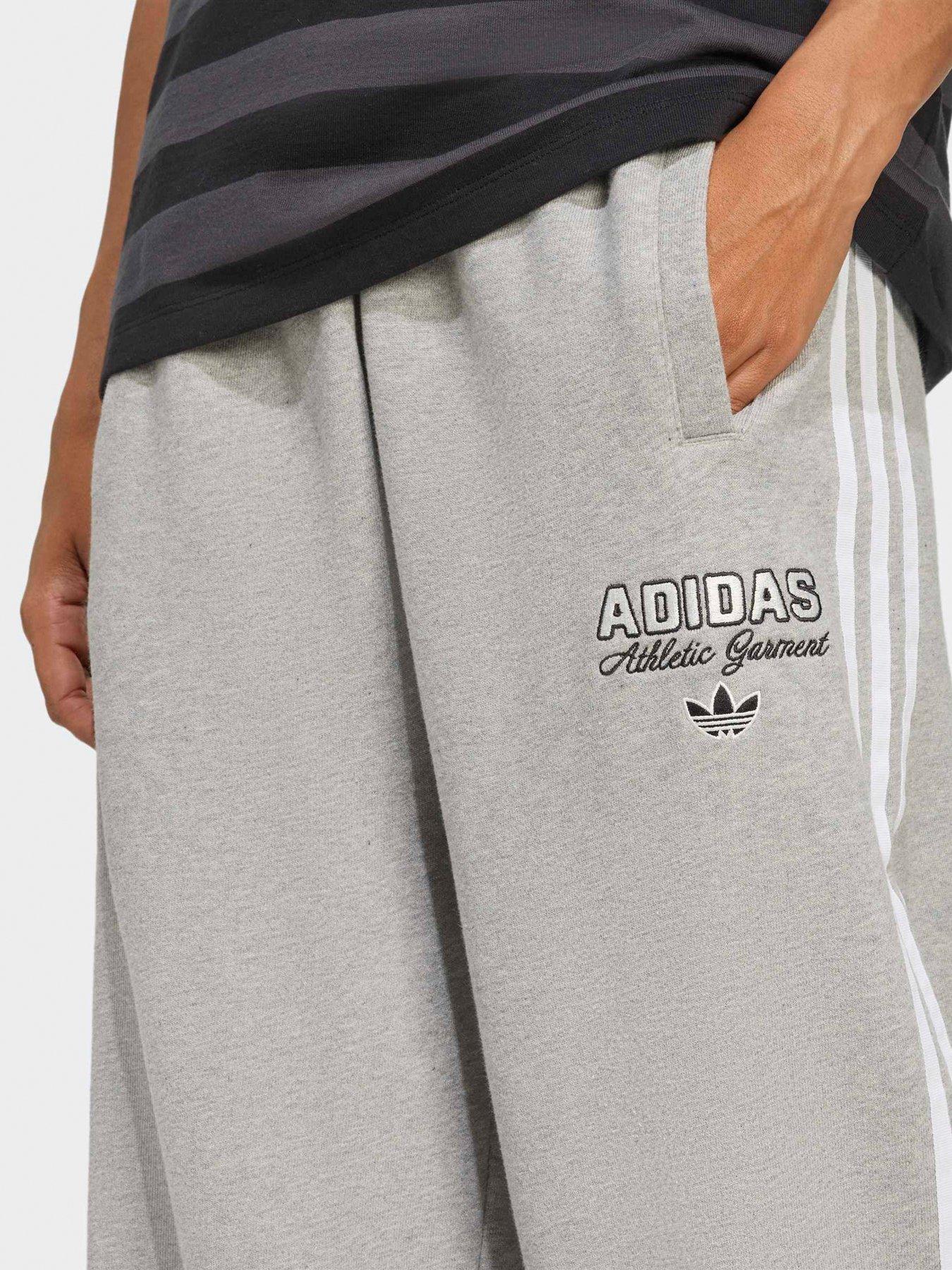 adidas-originals-womens-graphic-sweatpant-greyoutfit
