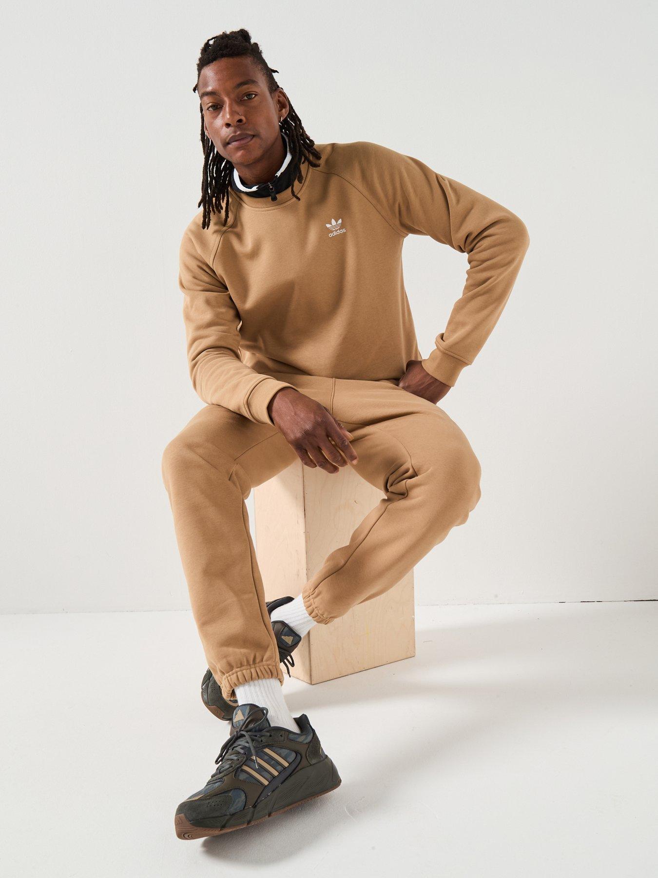 adidas-originals-mens-trefoil-essentials-joggers-brownoutfit