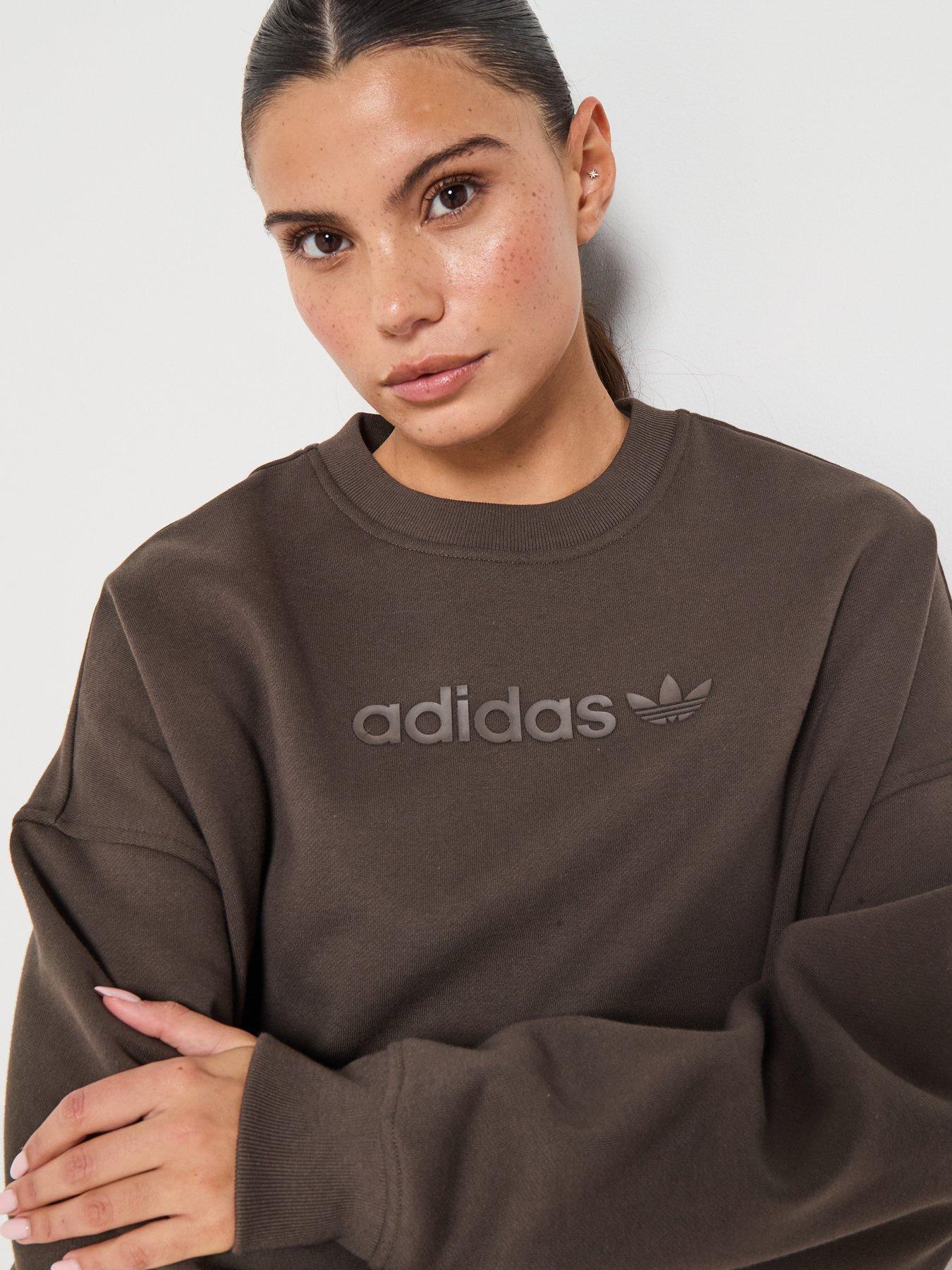 adidas-originals-womens-essential-linear-crew-greenoutfit