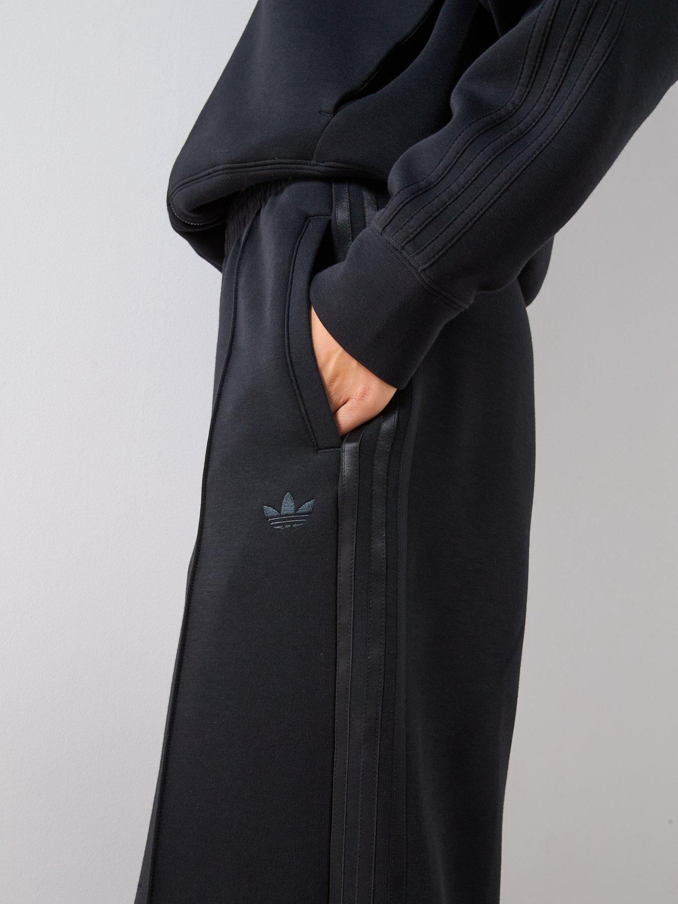 adidas-originals-womens-three-stripe-pants-blackoutfit