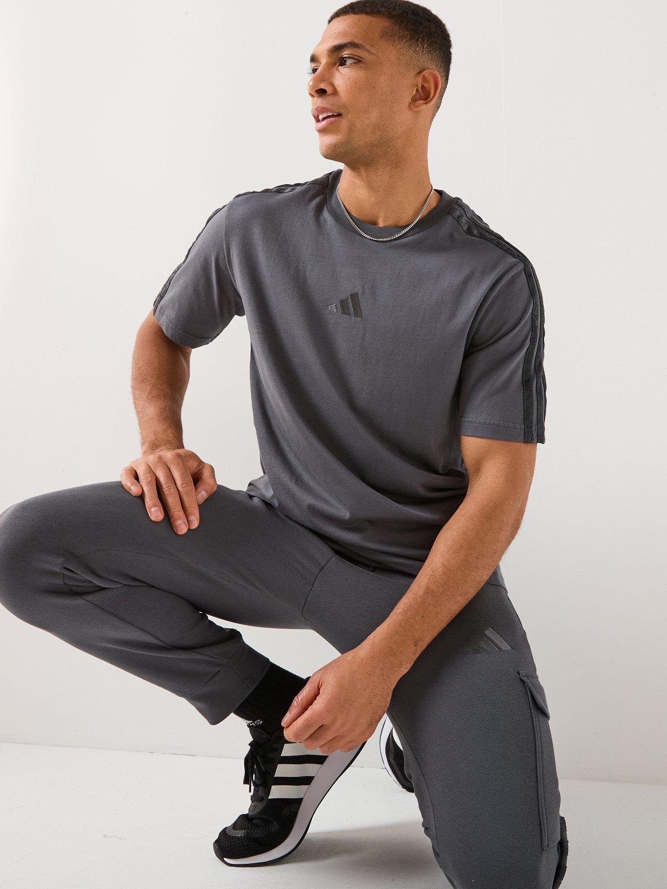 adidas-sportswear-mens-aop-colourblock-t-shirt-greyoutfit