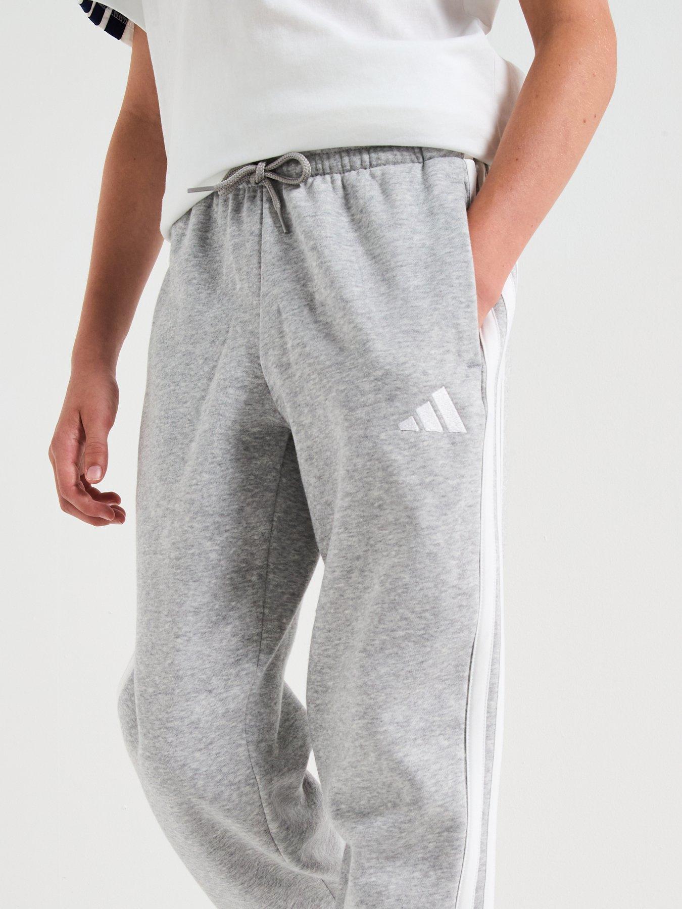 adidas-sportswear-junior-unisex-essentials-joggers-greyoutfit