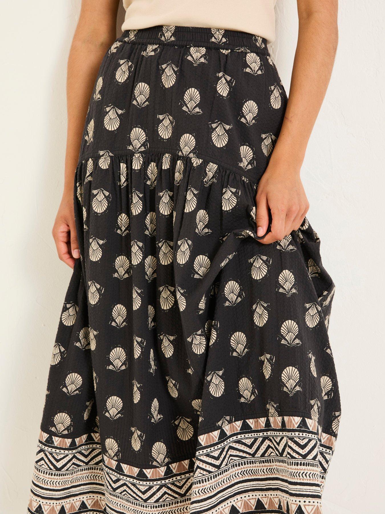 fatface-betty-lino-shells-skirt-blackoutfit