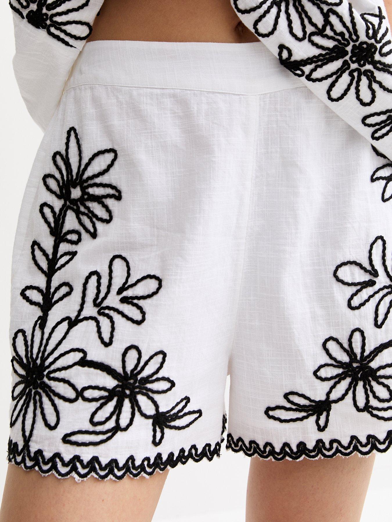 new-look-white-floral-embroidered-shortsoutfit