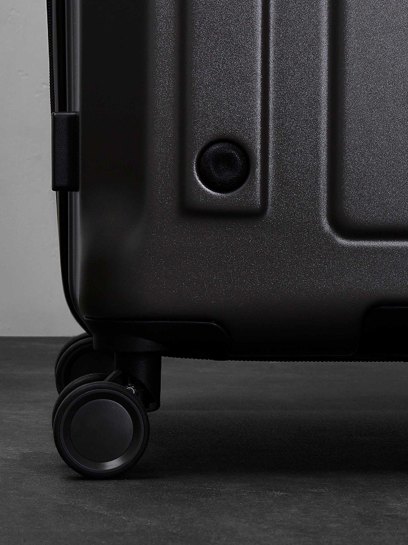 rock-luggage-alpine-medium-suitcase-blackback