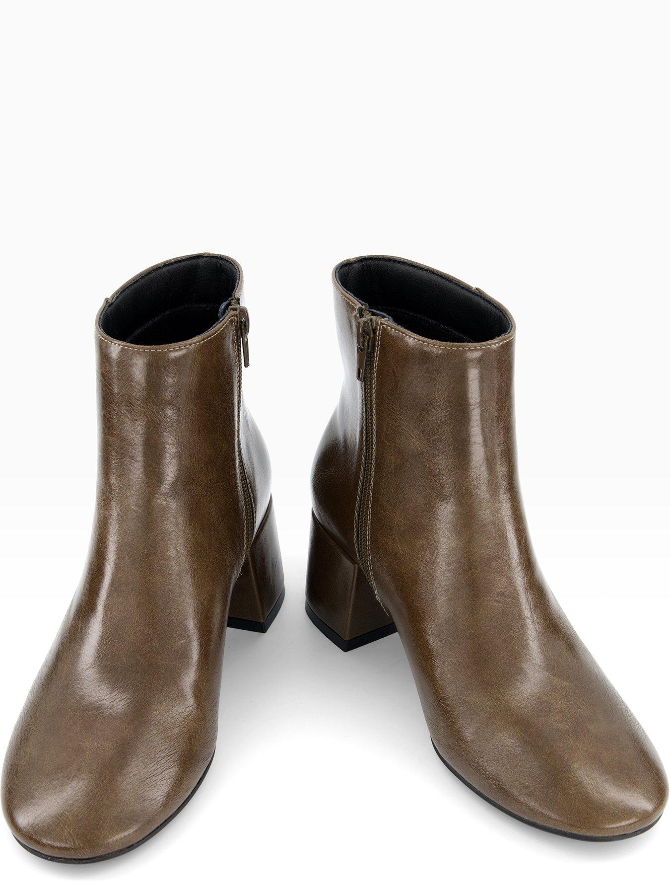 the-very-collection-low-block-heel-ankle-boot-greendetail