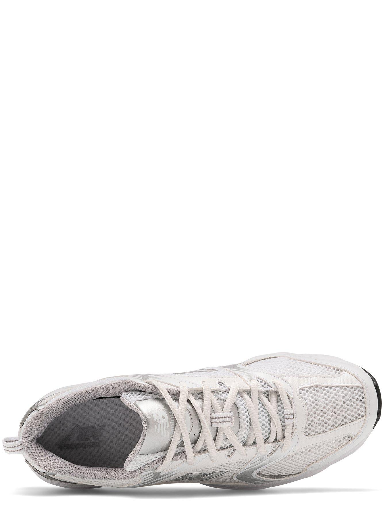 new-balance-womens-530-trainers-whiteoutfit