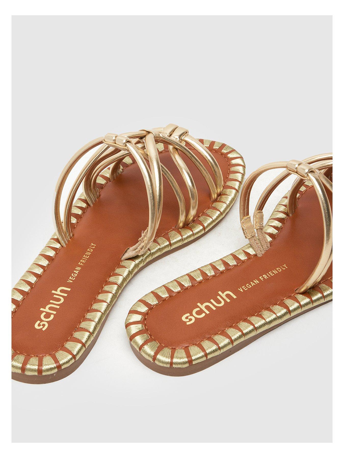 schuh-tevin-feature-rand-flat-sandals-goldoutfit
