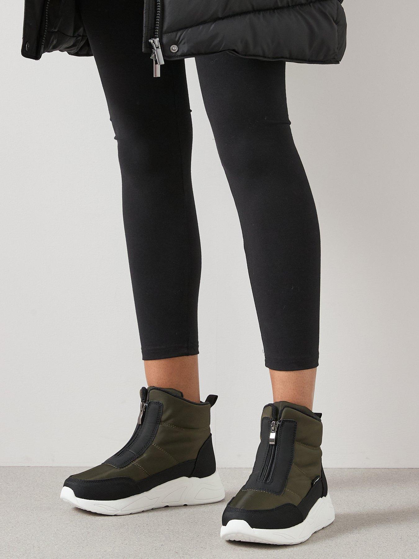 The Very Collection Hiker Trainer - Green