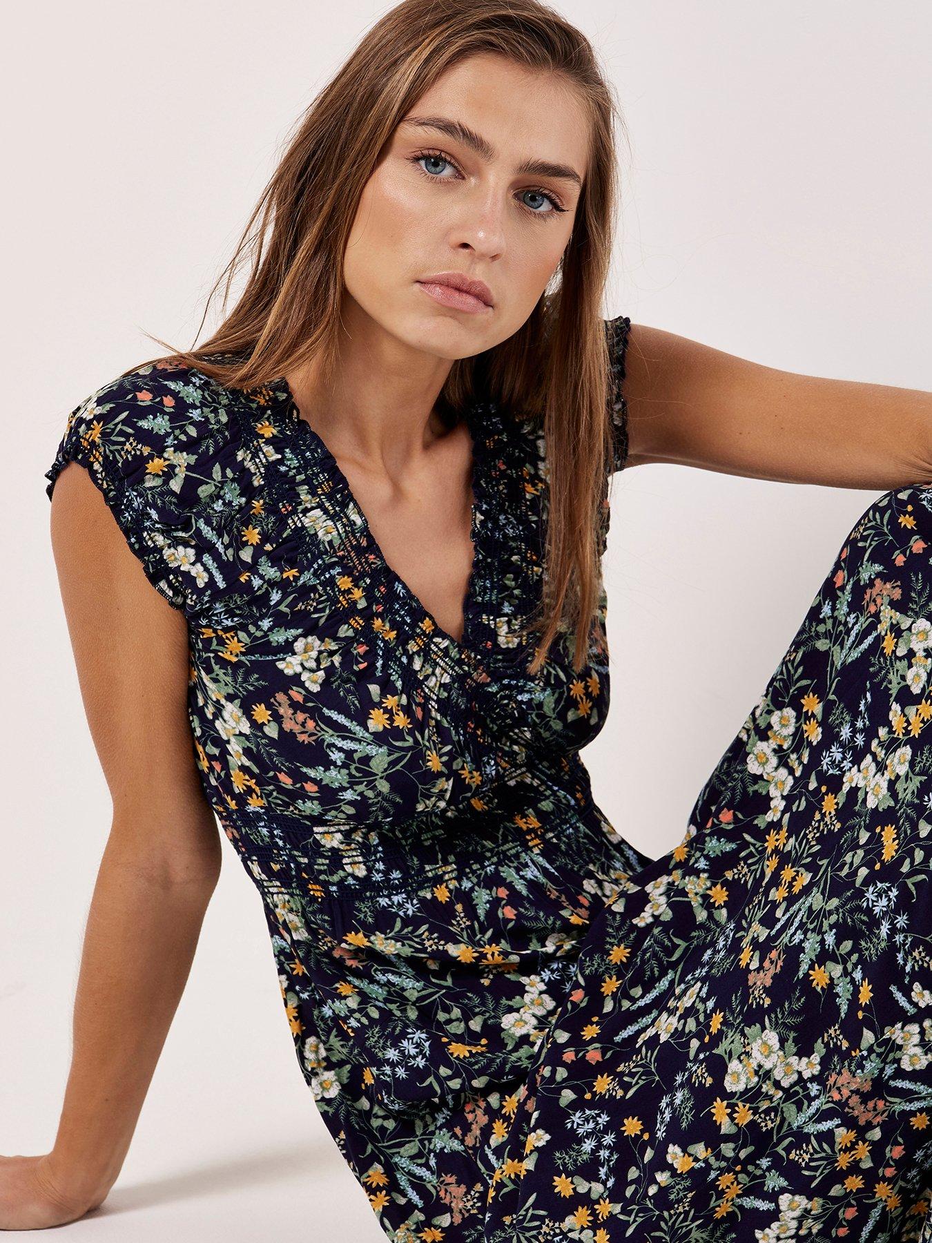 Image 4 of 4 of Apricot Botanical Ditsy V/nk Maxi Dress
