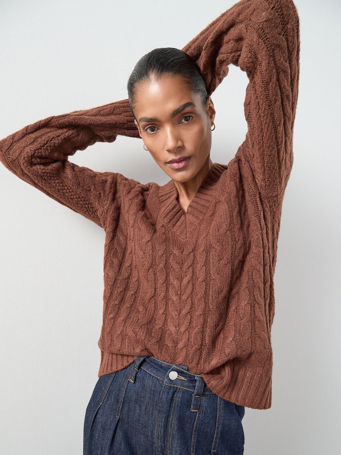 the-very-collection-cosy-yarn-v-neck-cable-knit-jumper-with-wool-browndetail