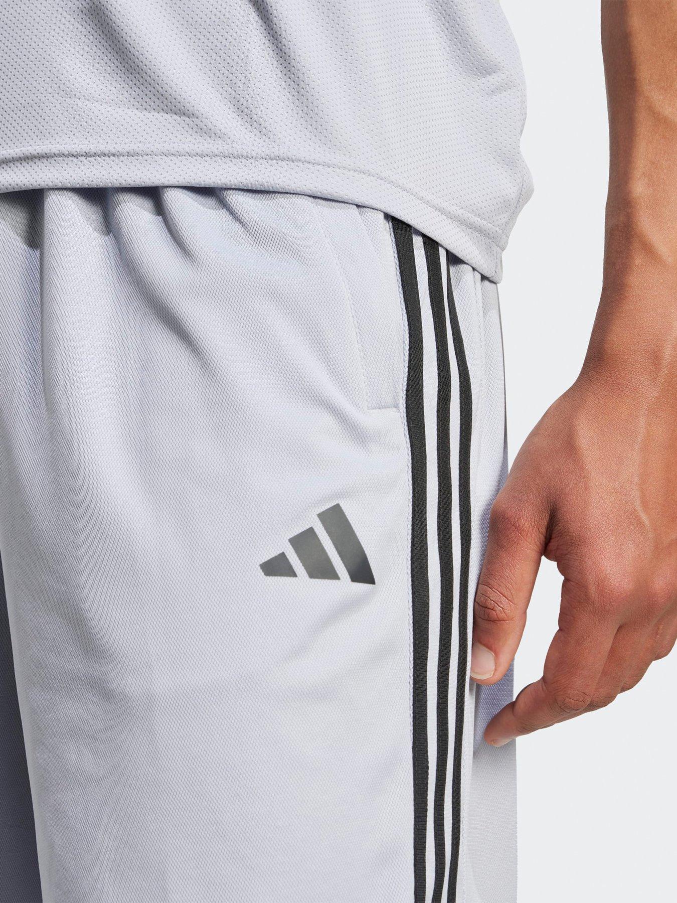 adidas-mens-training-essentials-pique-3-stripe-shorts-greyoutfit