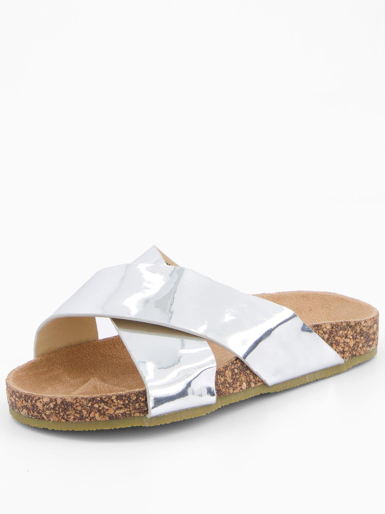 the-very-collection-metallic-cross-over-cork-bed-slider-silver