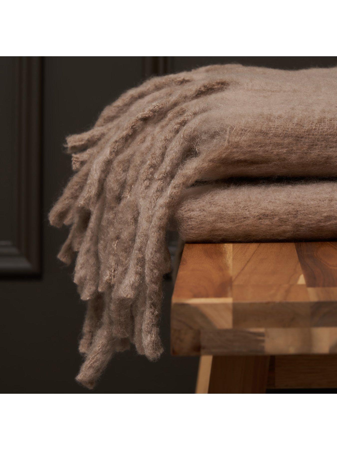 the-very-collection-luxurynbspthrow-125-x-150-cmoutfit