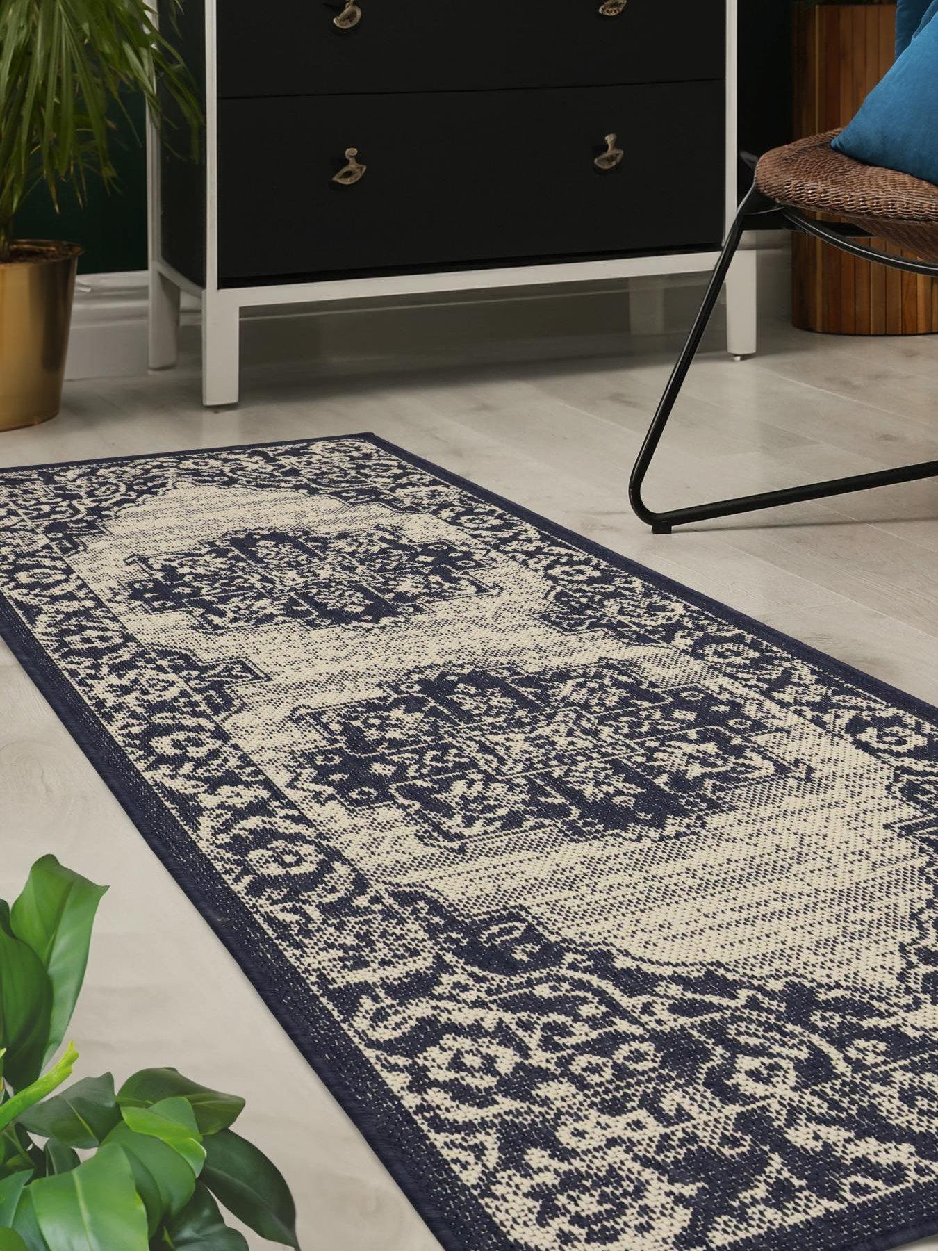 undefined Gel-Backed Medallion Runner