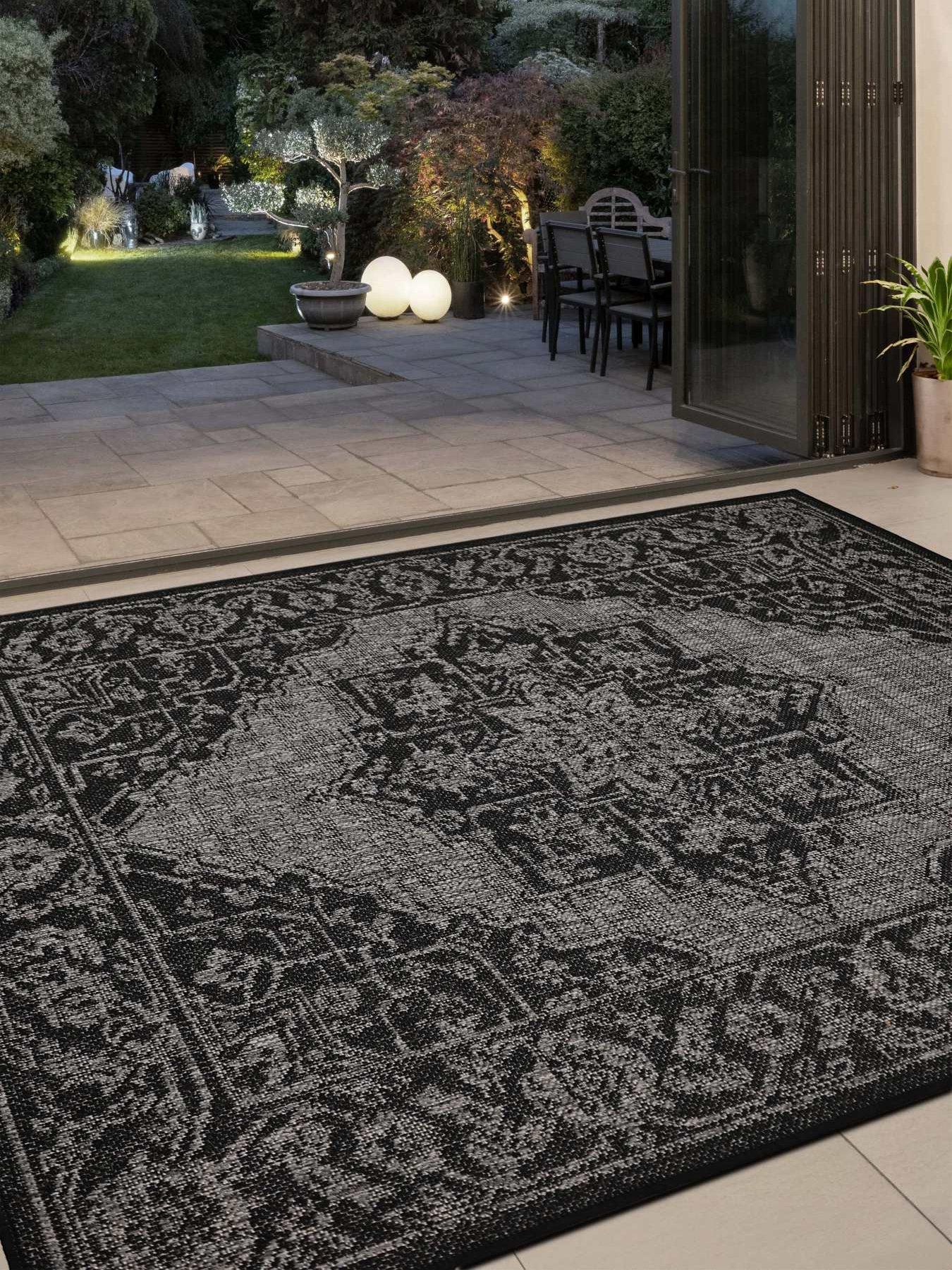 undefined Gel-Backed Medallion Rug