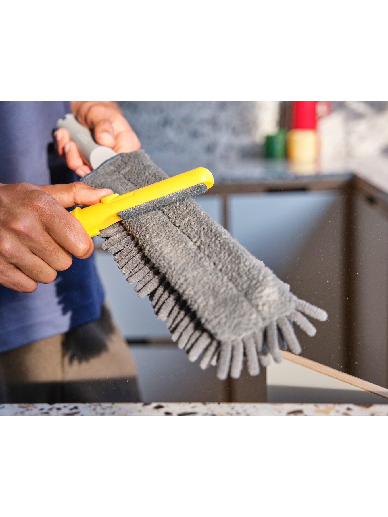 joseph-joseph-cleantech-duster-with-storage-sheathoutfit