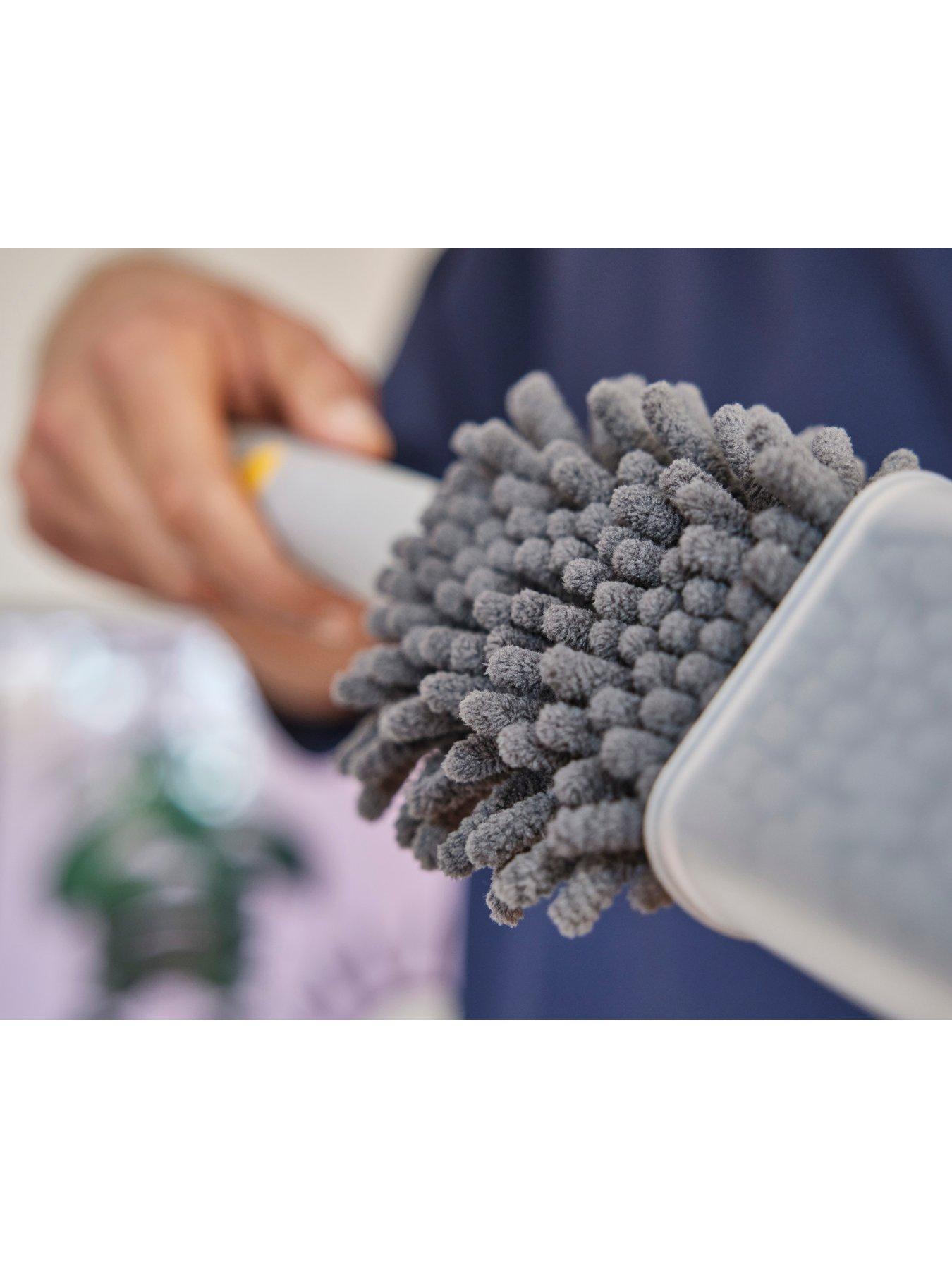 joseph-joseph-cleantech-duster-with-storage-sheathdetail