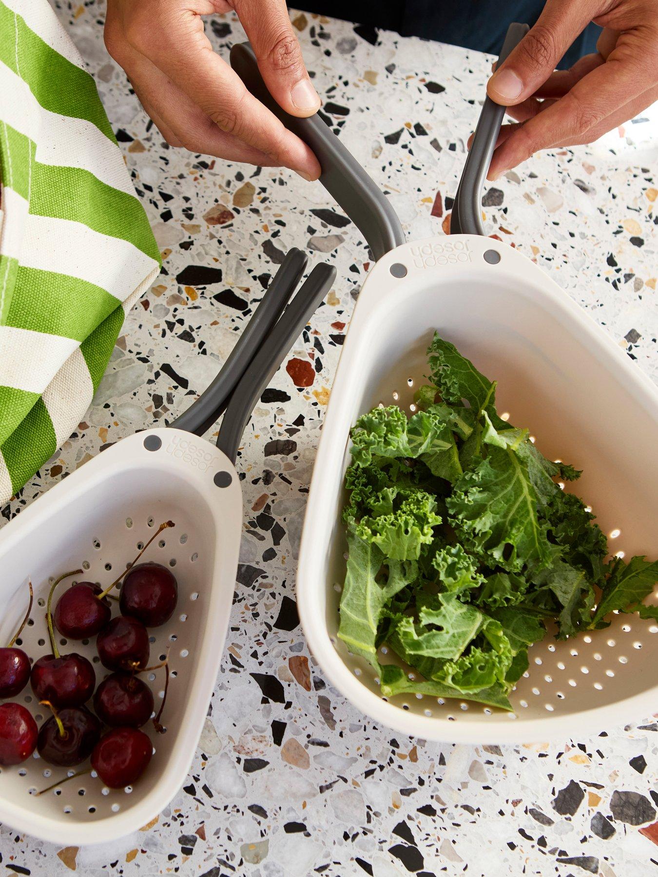 joseph-joseph-droplet-large-white-colander-with-folding-handledetail