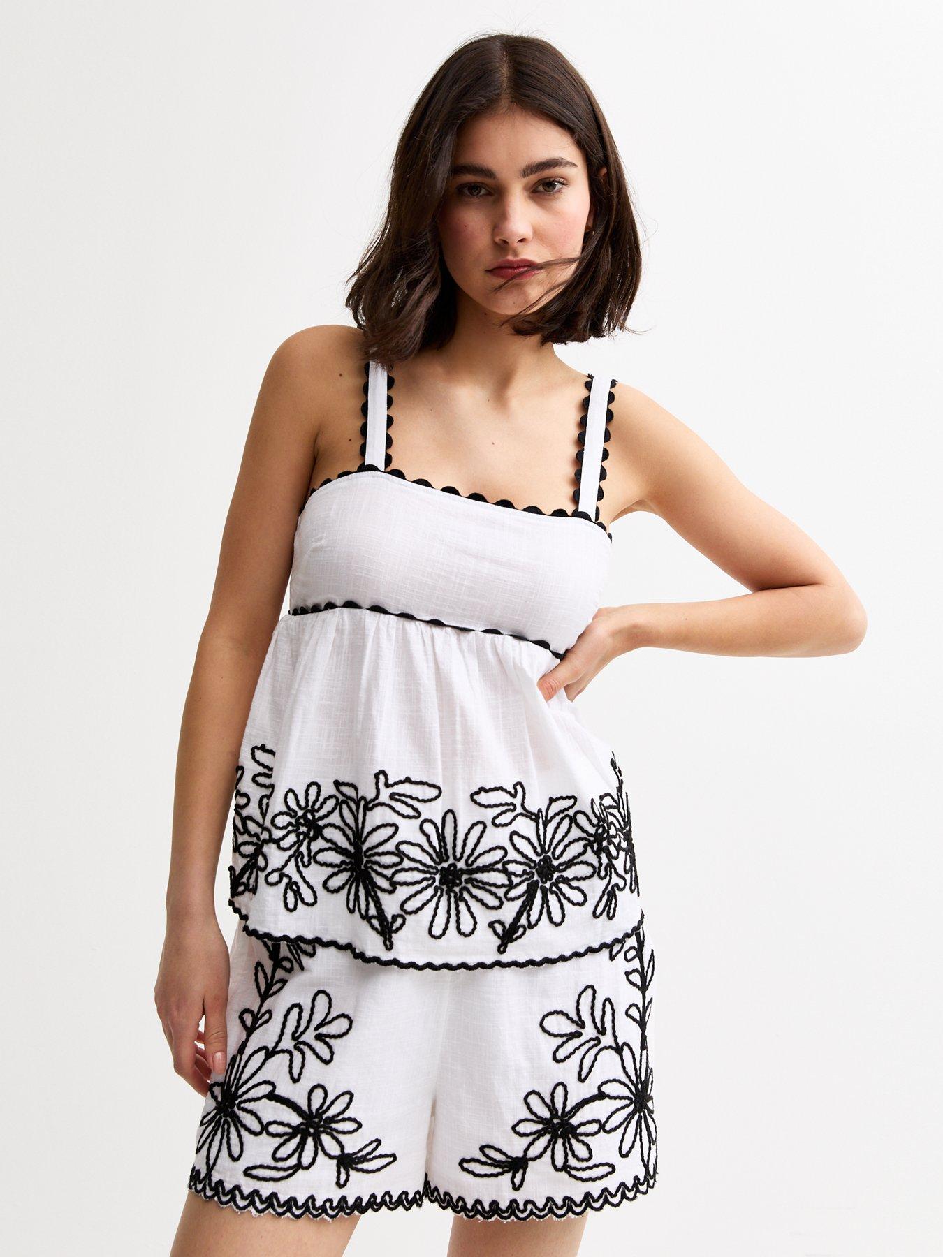 Image 3 of 4 of New Look Daisy Embroidered Cami Top - White