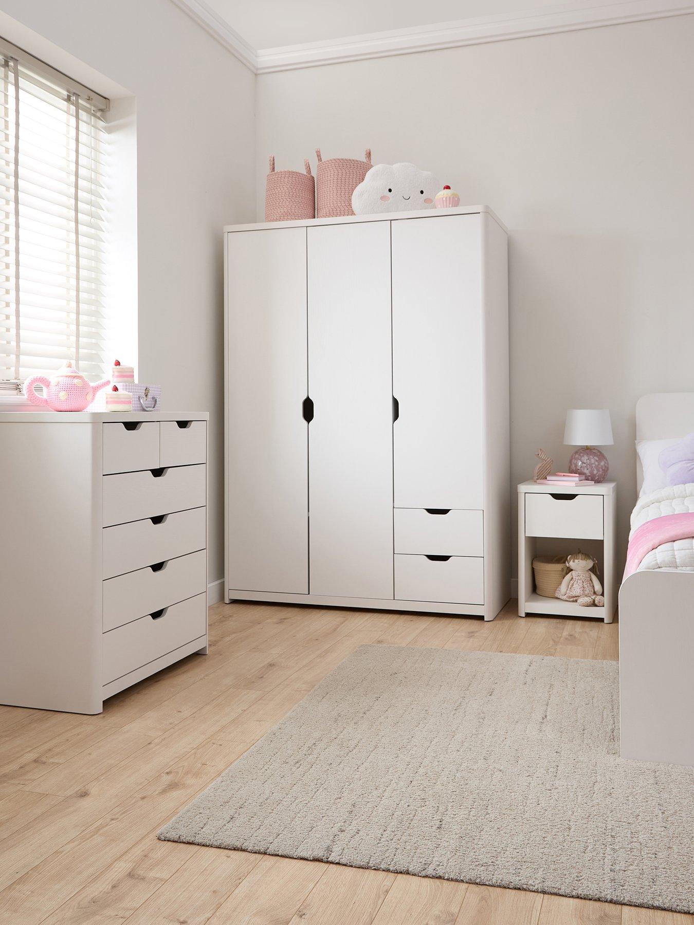 the-very-collection-aspen-3-piece-package-3-door-2-drawer-wardrobe-4-2-chest-and-bedside-tablenbsp--white-oak-effect