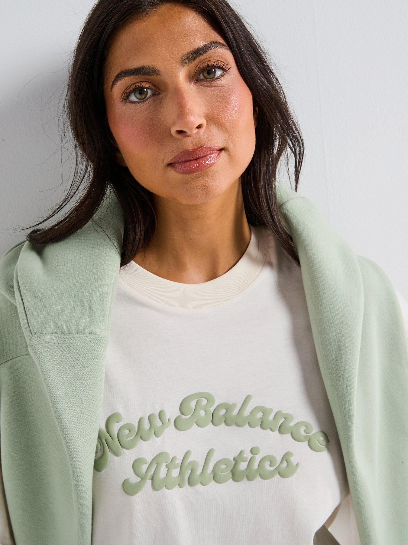 new-balance-womens-linear-heritage-oversized-t-shirt-beigeoutfit