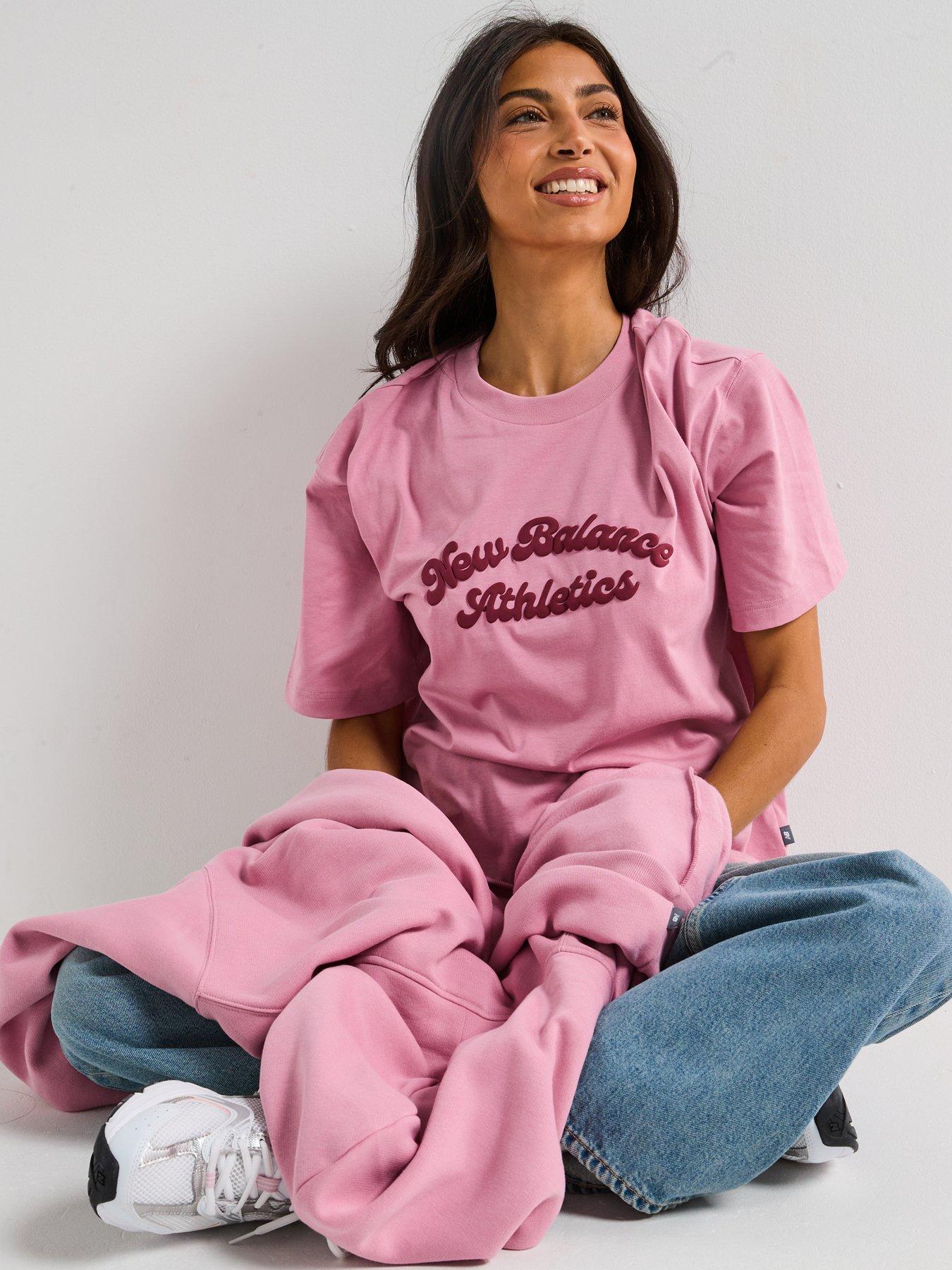 new-balance-womens-linear-heritage-oversized-t-shirt-pinkoutfit