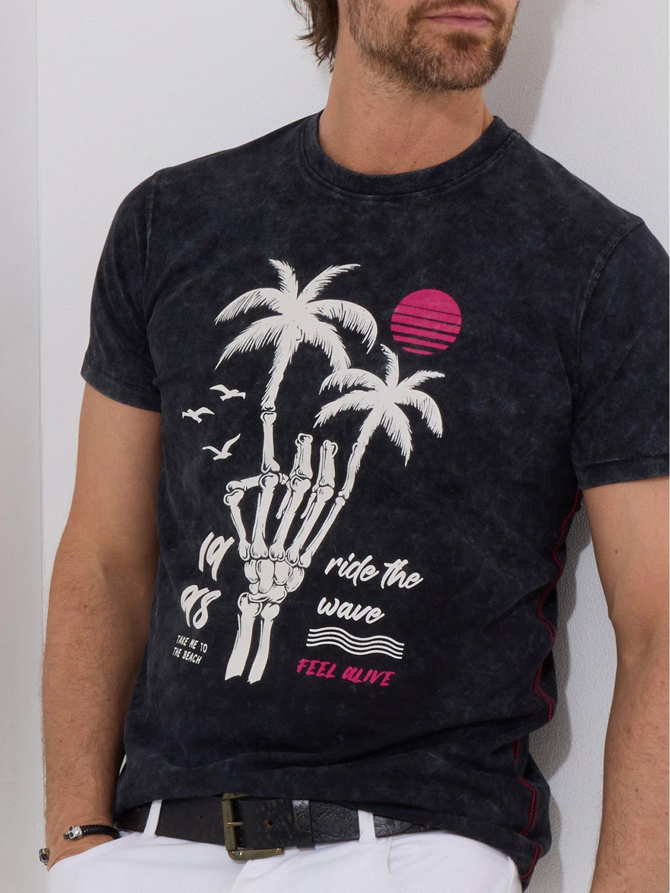joe-browns-skeleton-palm-t-shirt-blackoutfit