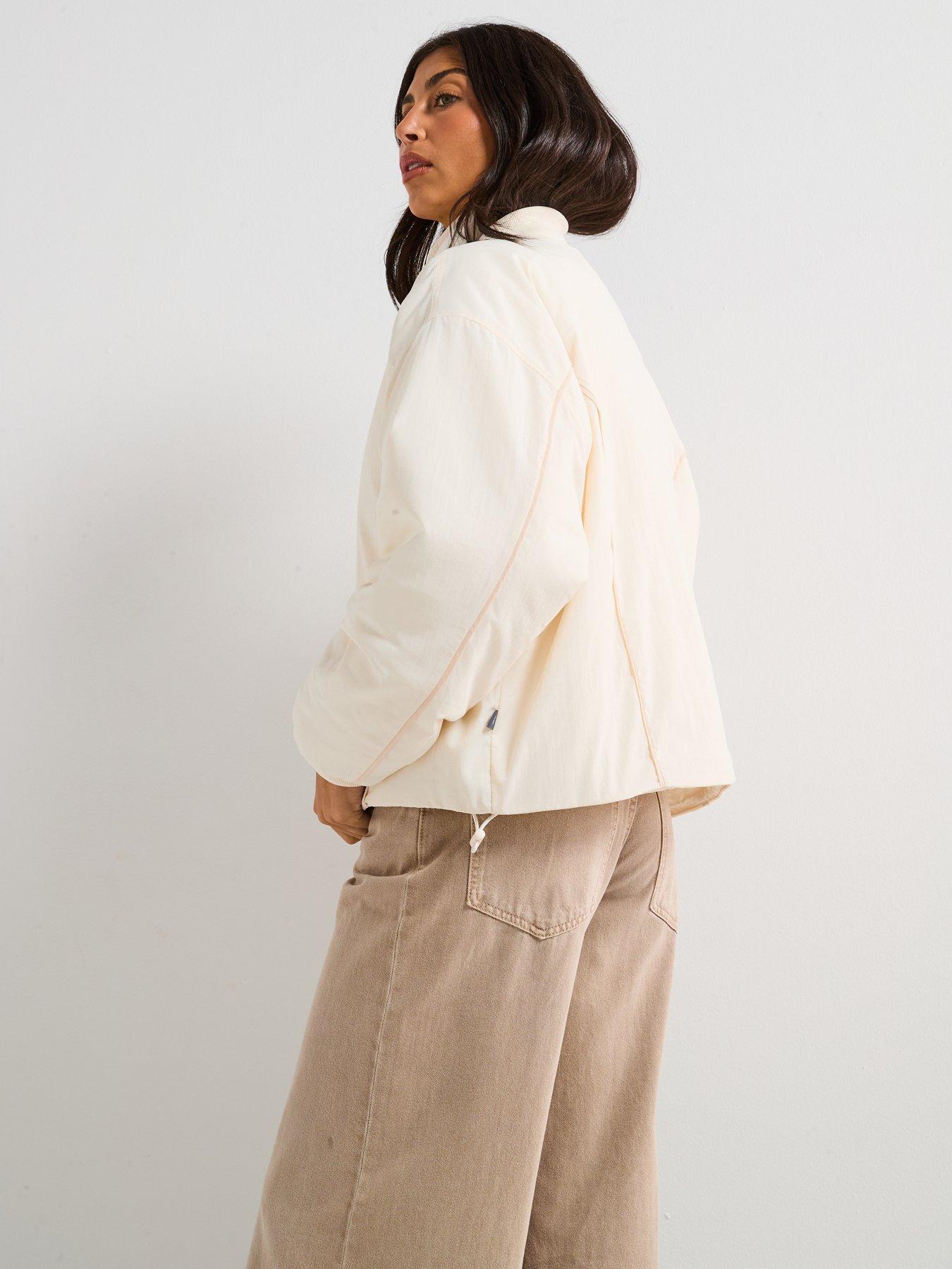 new-balance-womens-linear-heritage-woven-bomber-jacket-beigedetail